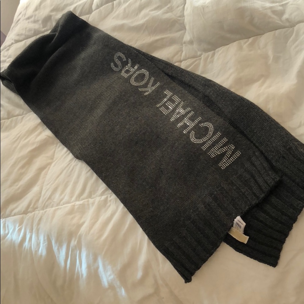 MK scarf